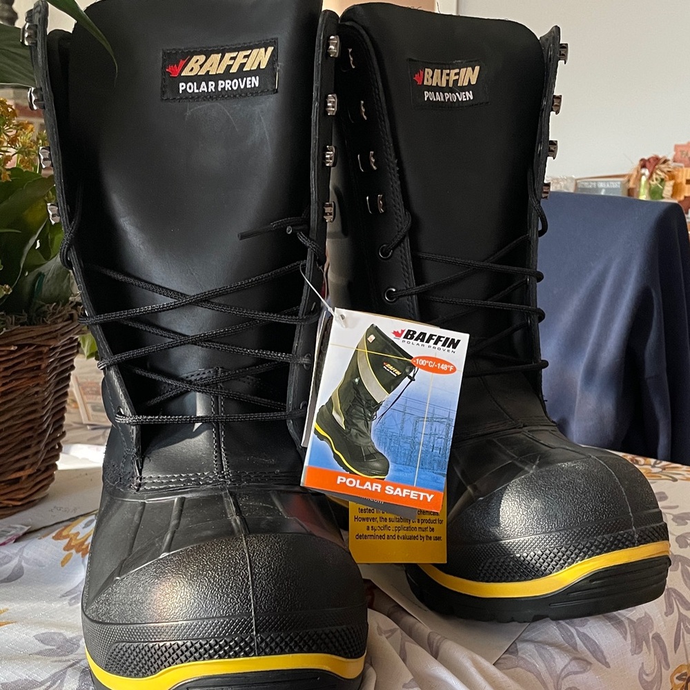 Baffin Men's Black and Yellow Polar Boots